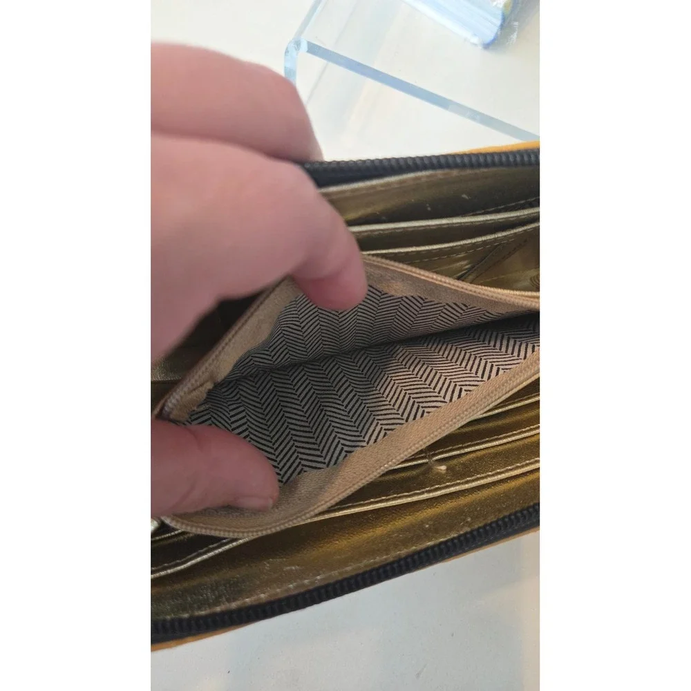 Steve Madden Zip Around Wallet Tan Pebble Leather‎ Gold Interior